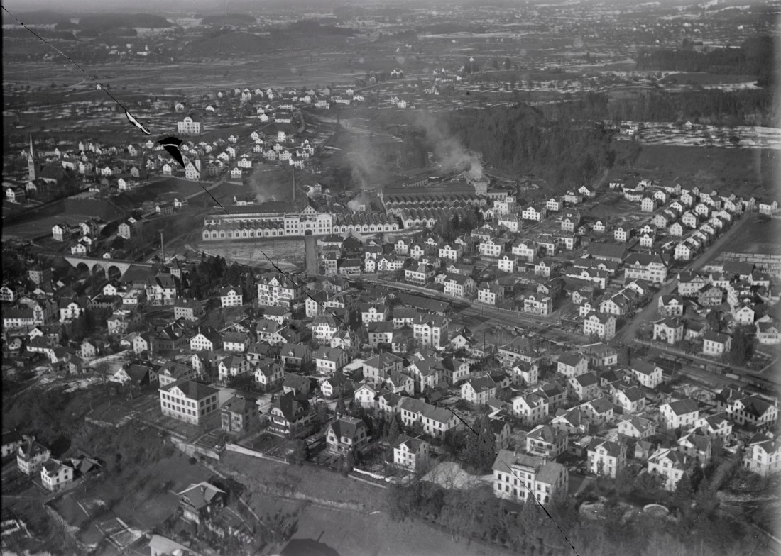 Rüti aus 300 m W. Mittelholzer